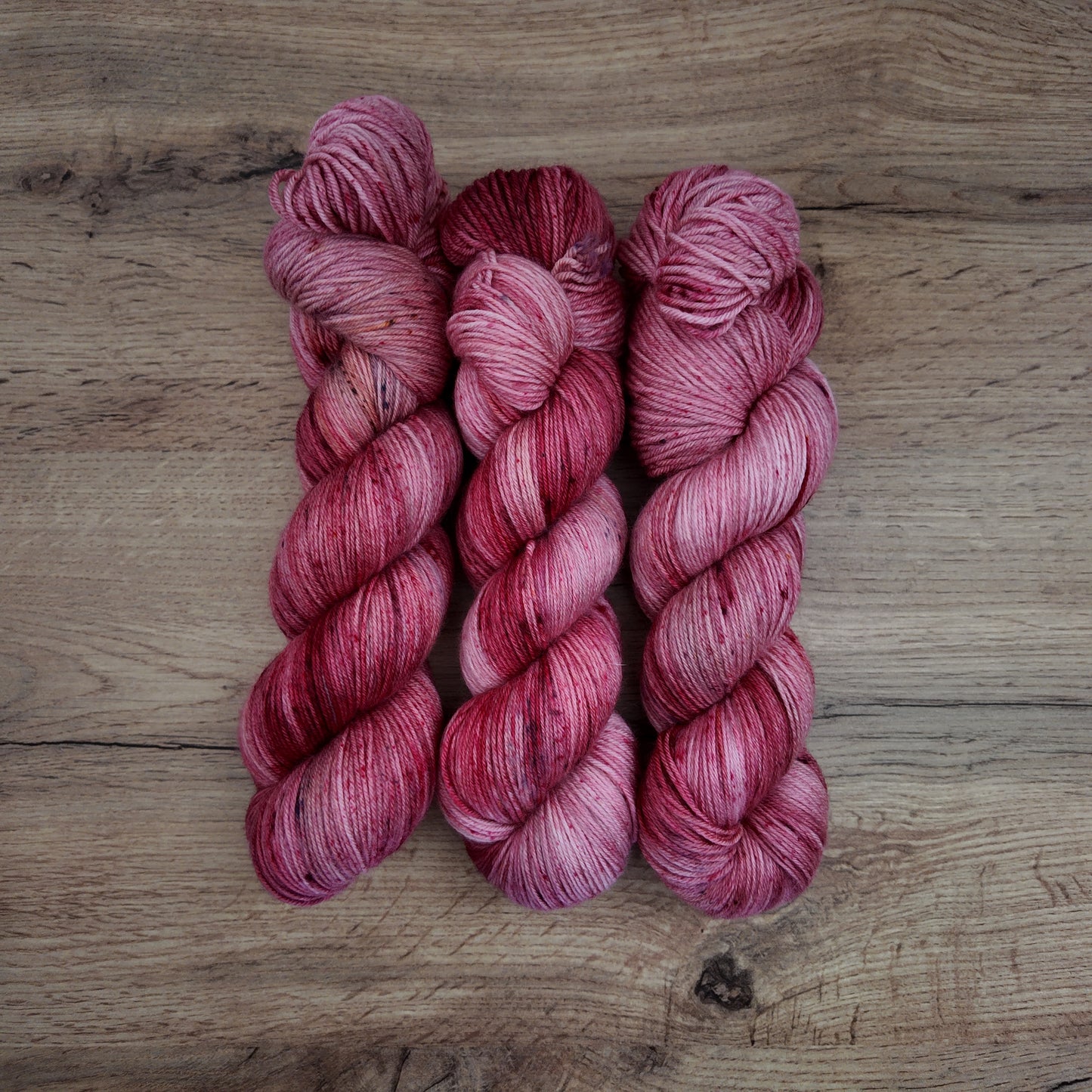 Écheveaux de laine teints à la main • Hermione