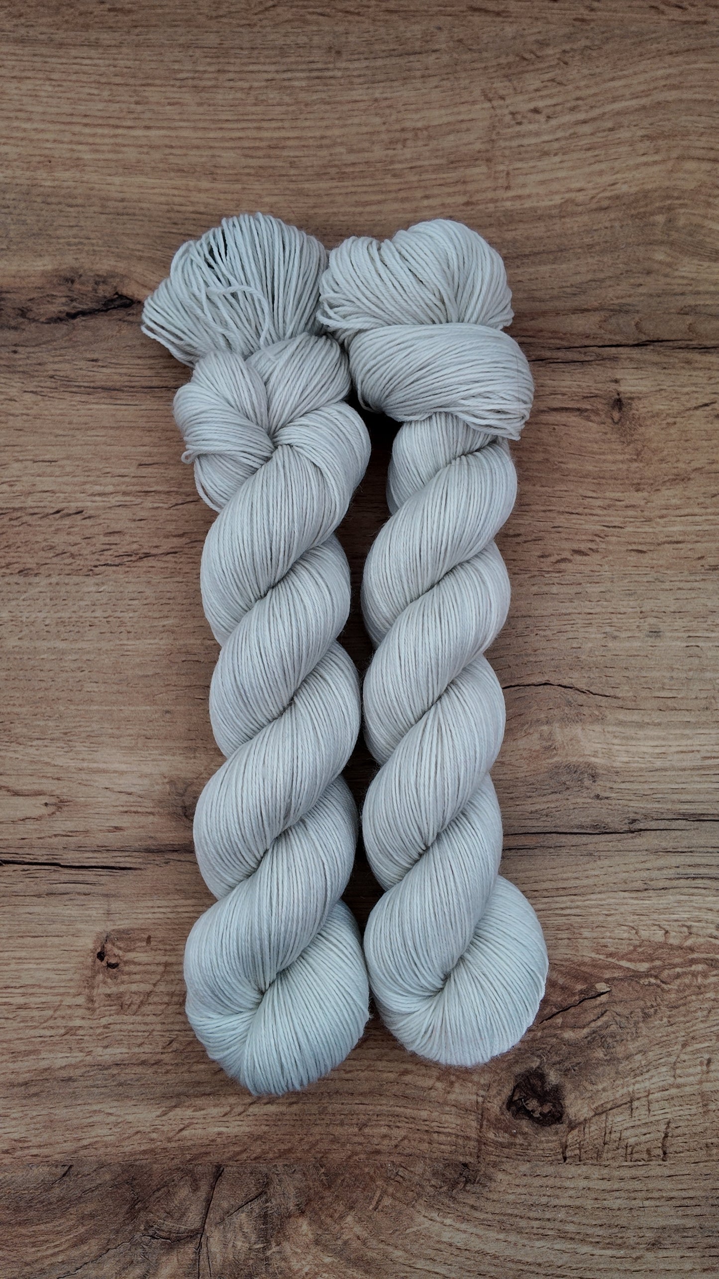 Écheveaux de laine teints à la main • Crin de licorne