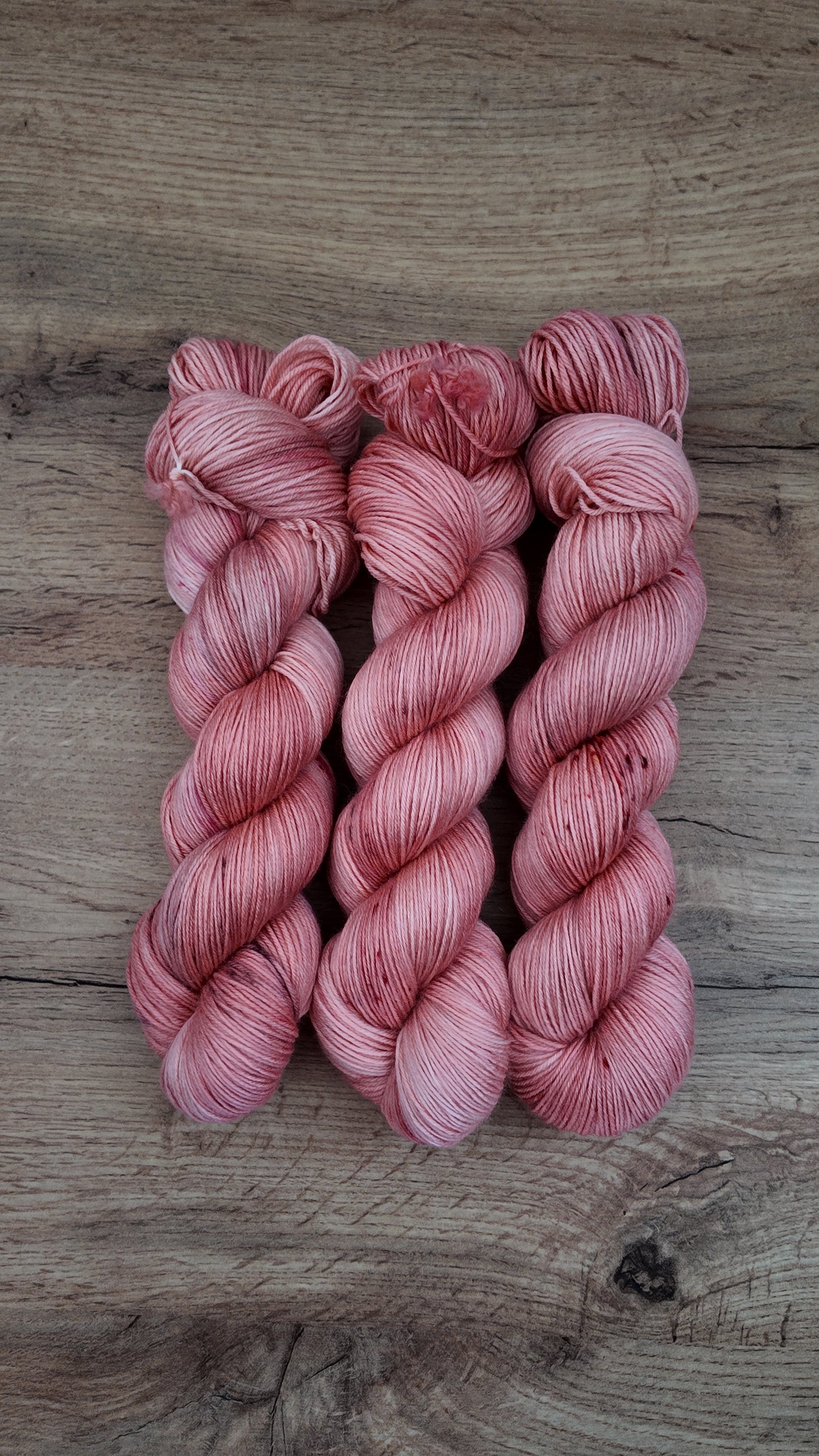 Écheveaux de laine teints à la main • Aphrodite