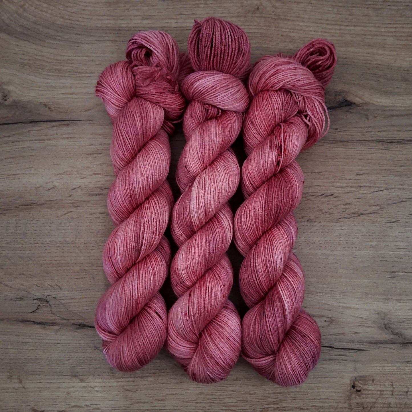 Echeveaux de laine teints à la main • Edition unique