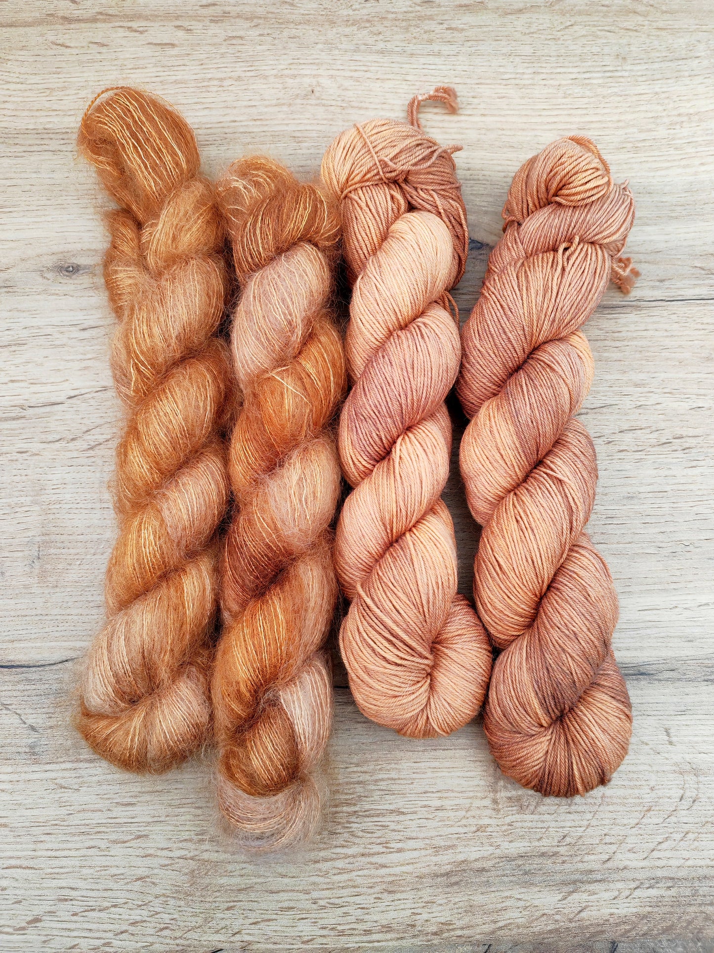 Écheveaux de laine teints à la main • Les caramels de Molly Weasley