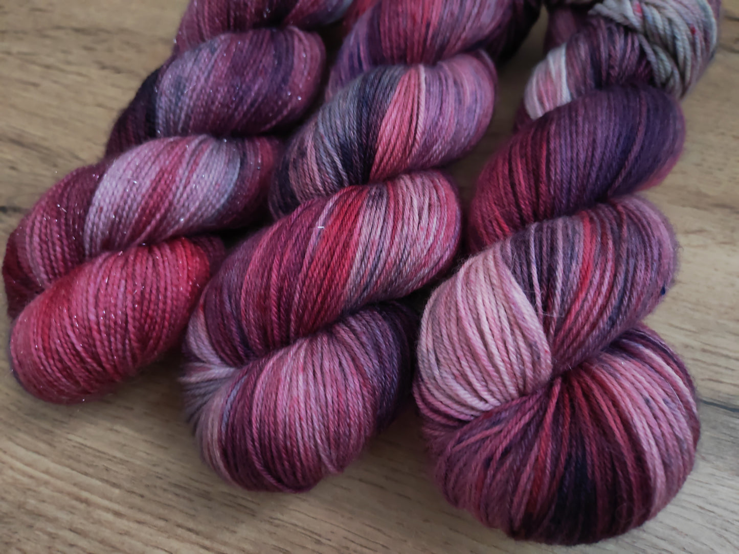 Écheveaux de laine teints à la main • Season of the Witch