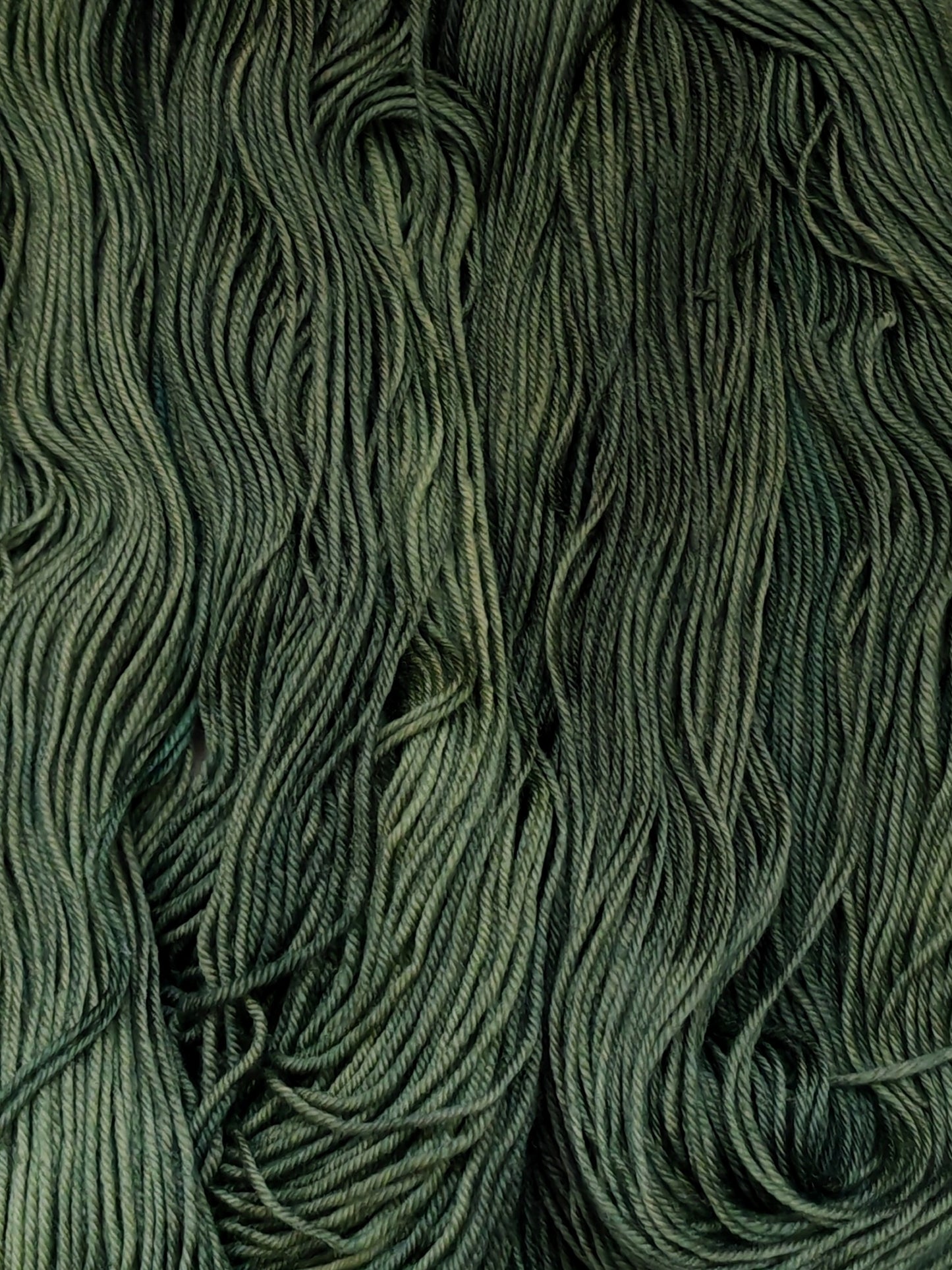 Écheveaux de laine teints à la main • Broceliande