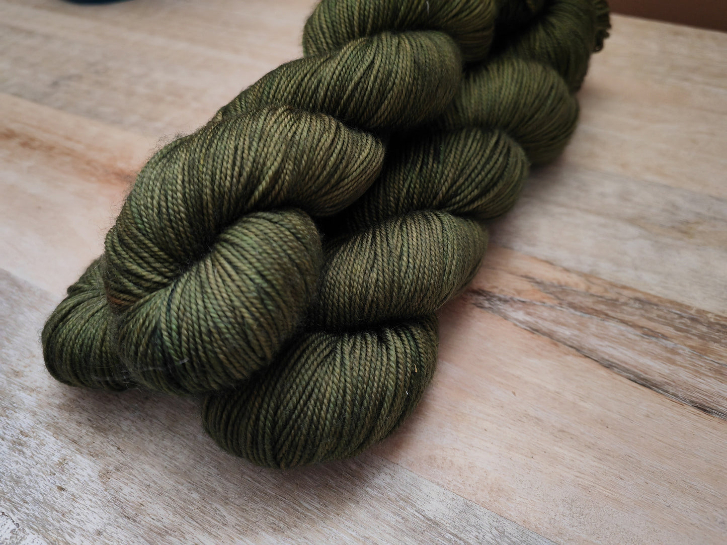 Écheveaux de laine teints à la main • Olive