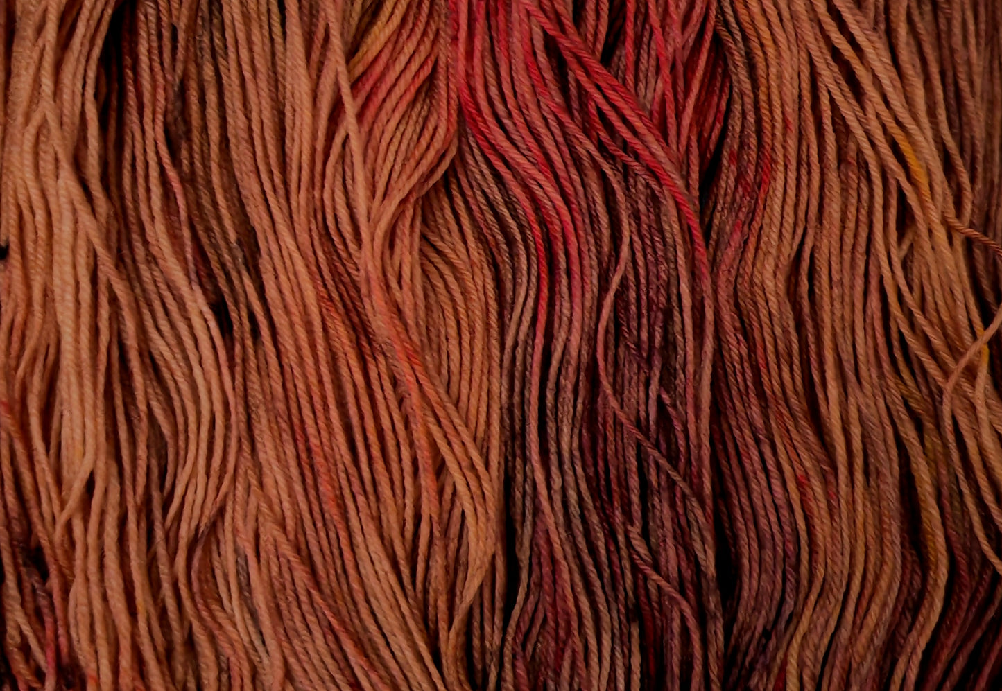 Écheveaux de laine teints à la main • Fire Whisky