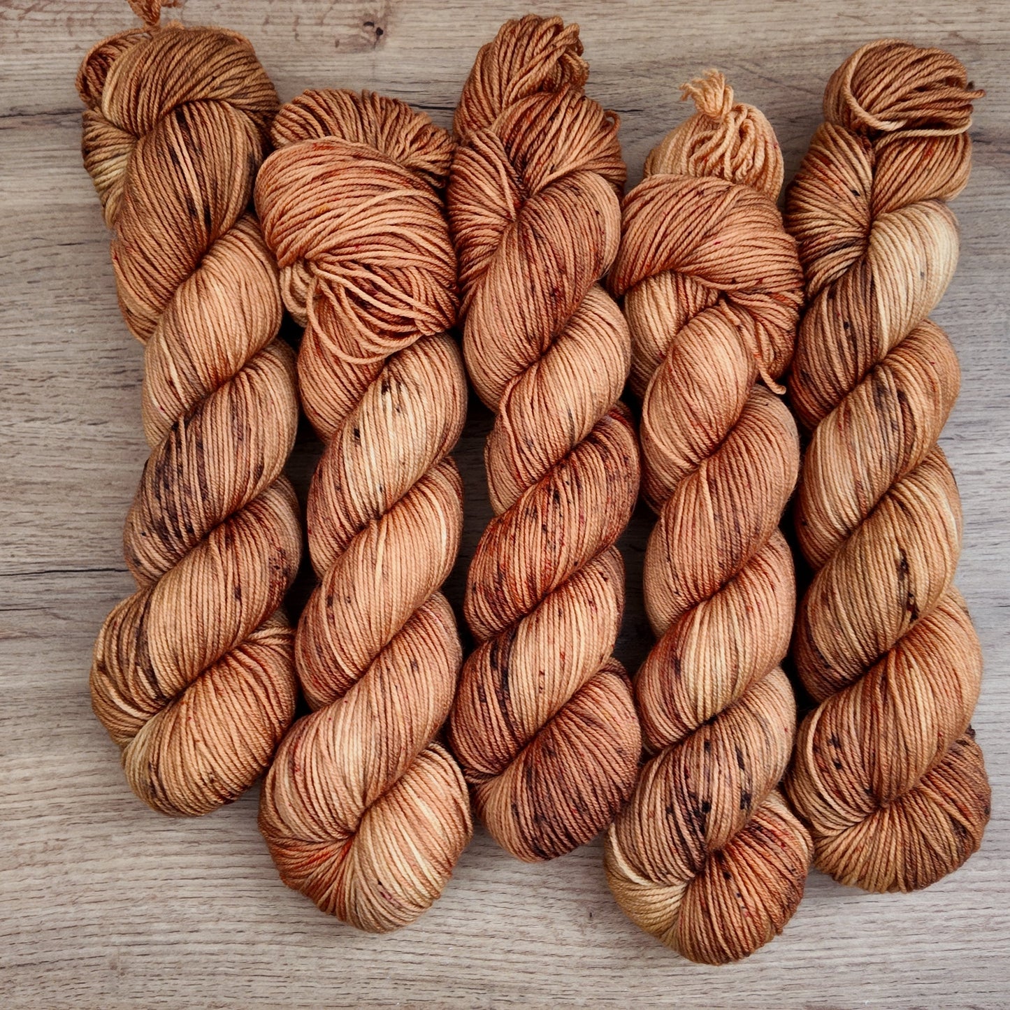 Écheveaux de laine teints à la main • Pumpkin spices DK