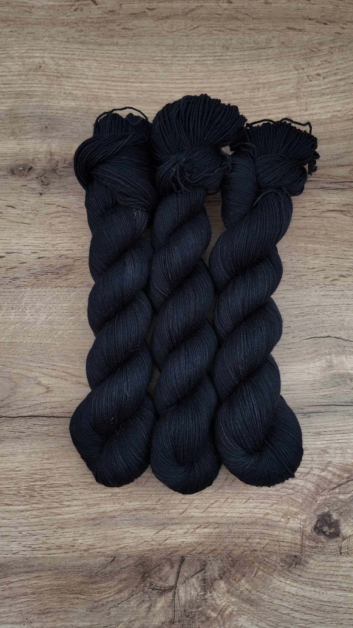 Écheveaux de laine teints à la main • Sombral