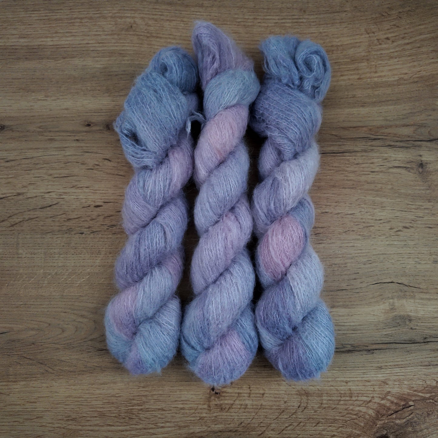 Écheveaux de laine teints à la main • Drink me