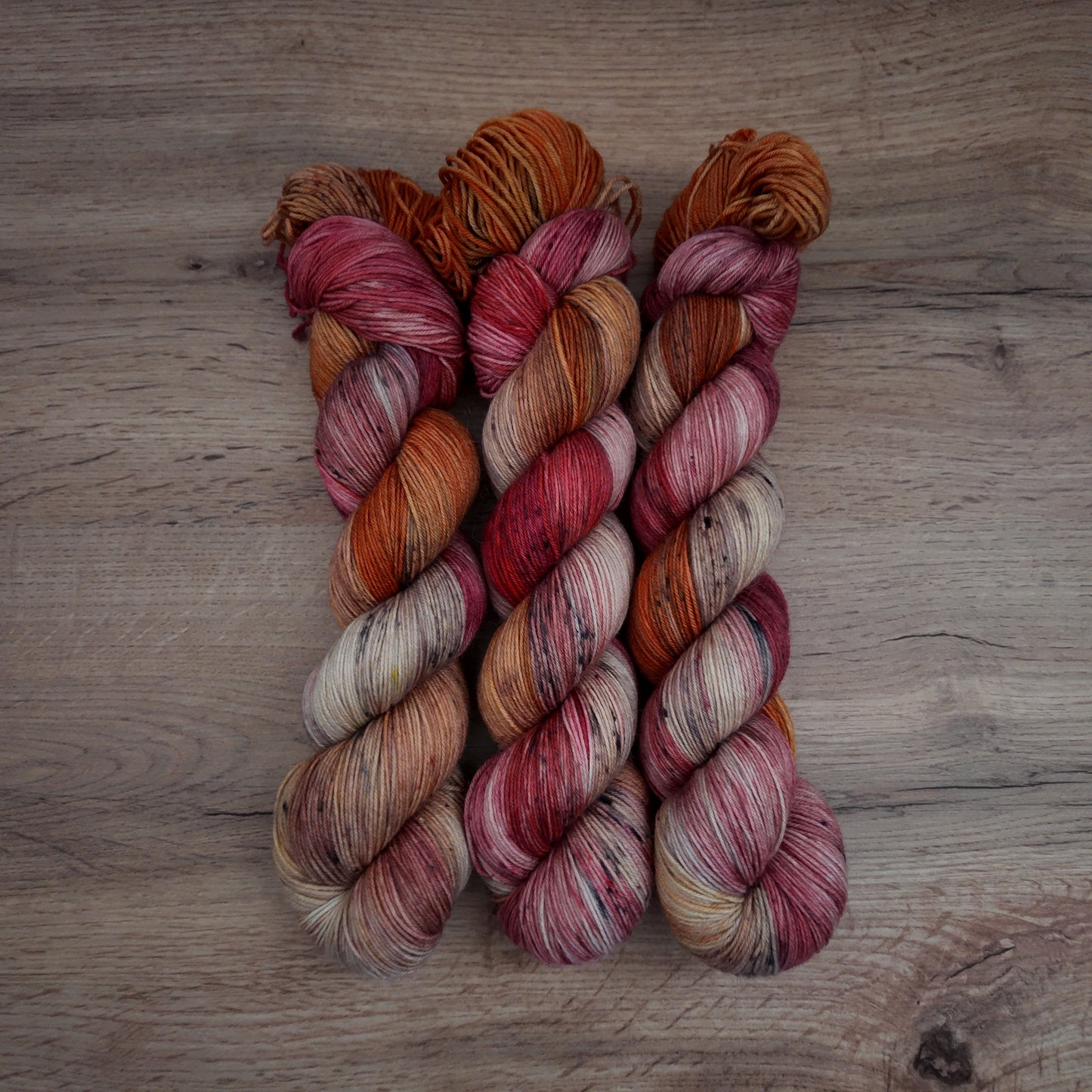 Écheveaux de laine teints à la main • Mabon