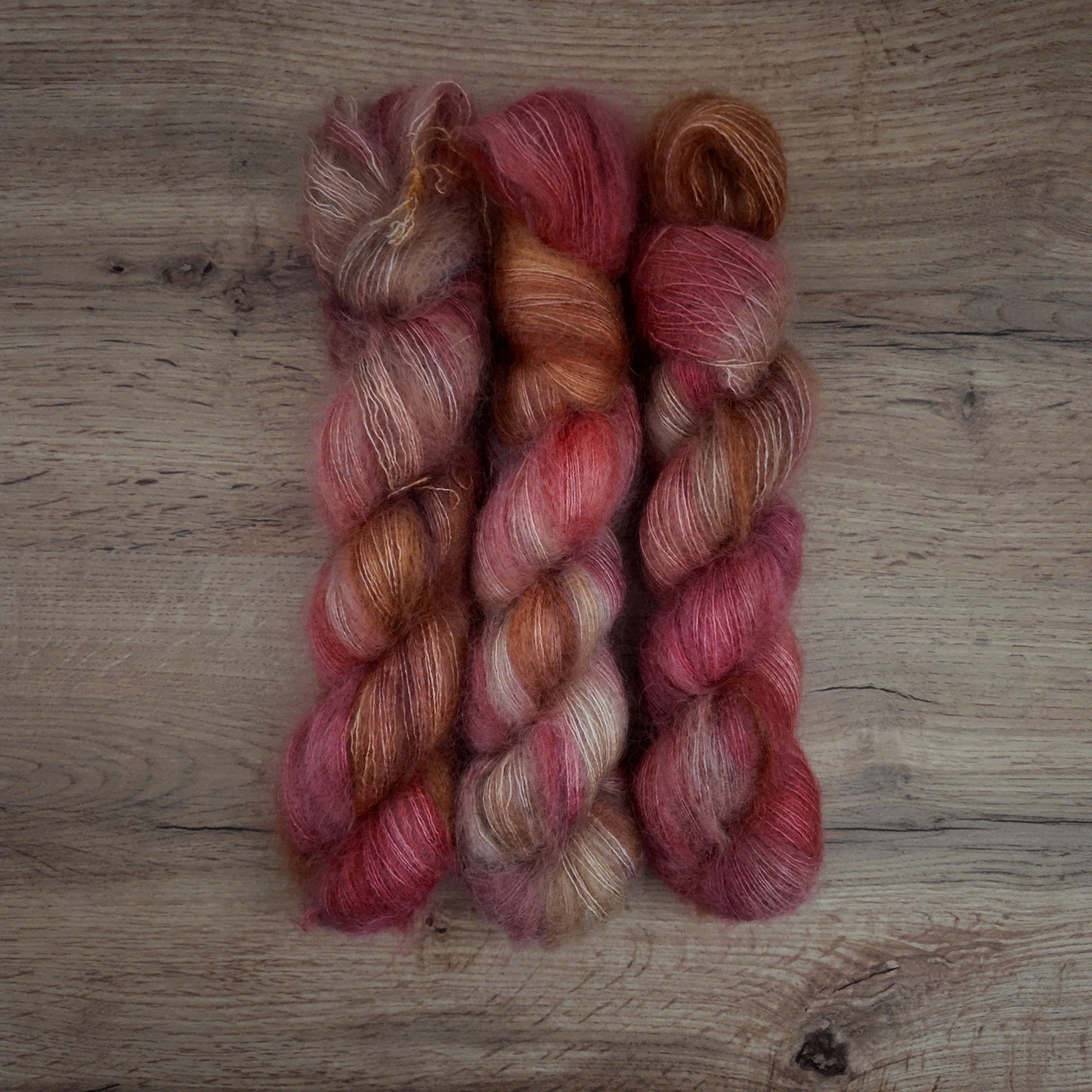 Écheveaux de laine teints à la main • Mabon