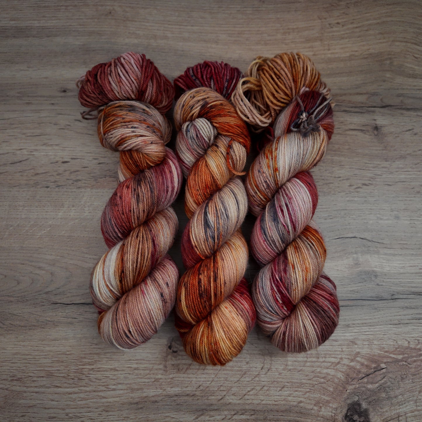 Écheveaux de laine teints à la main • Mabon