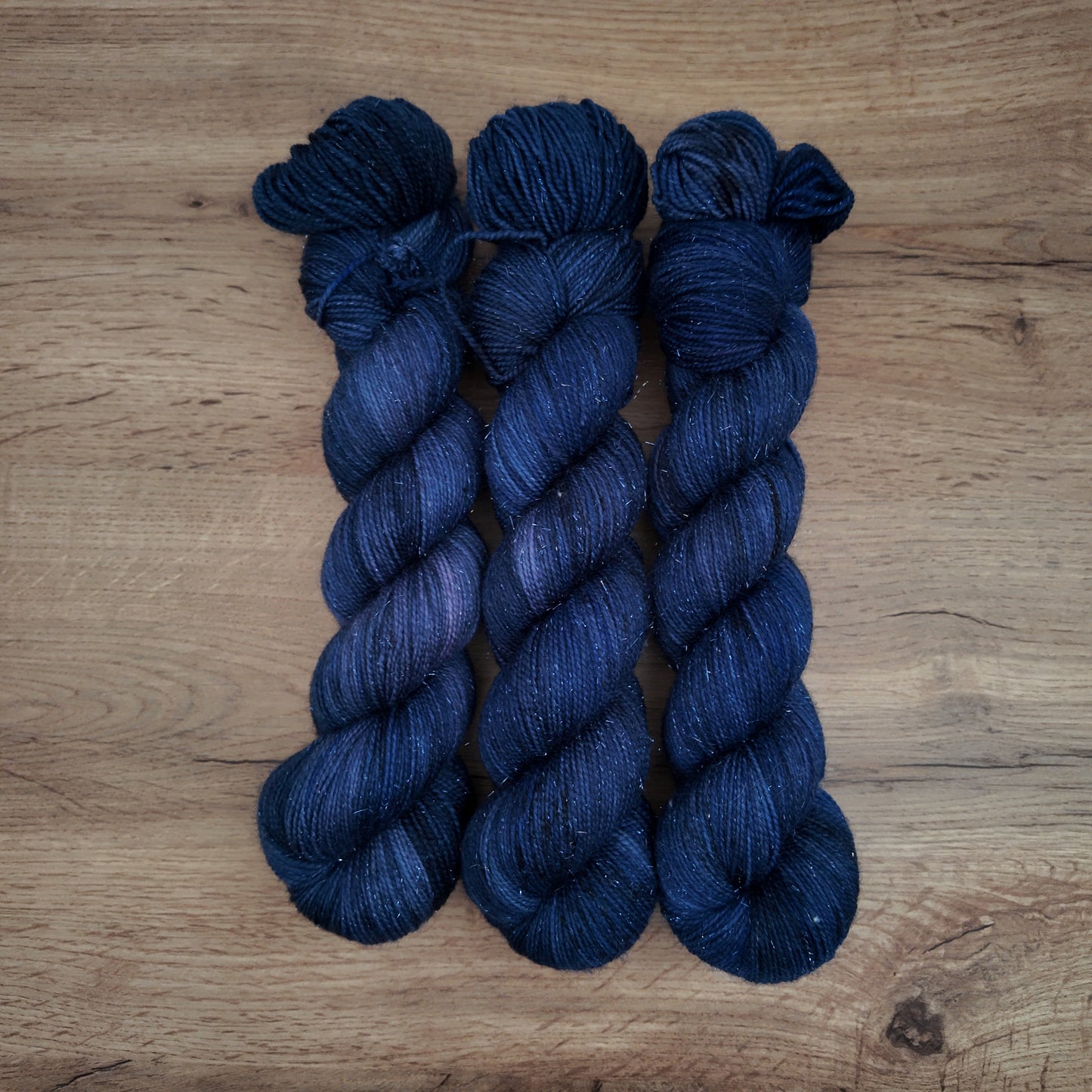 Écheveaux de laine teints à la main • Lutin de Cornouailles