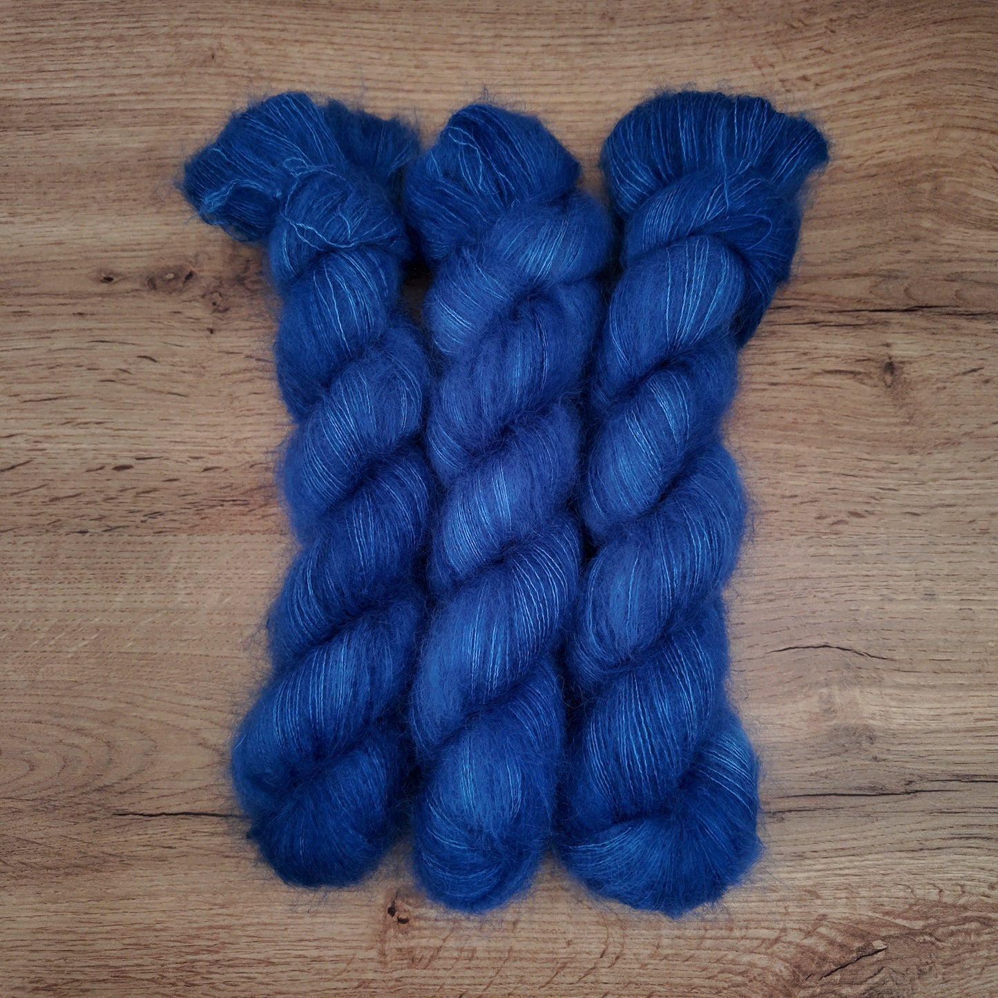 Écheveaux de laine teints à la main • Lutin de Cornouailles