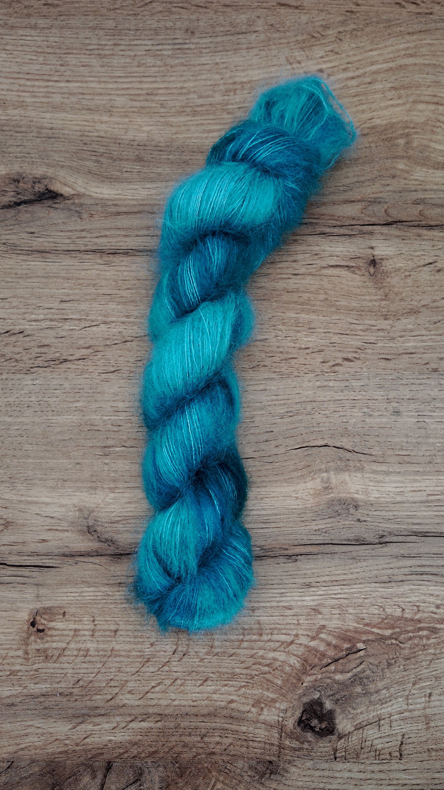 Écheveaux de laine teints à la main • Tourmaline