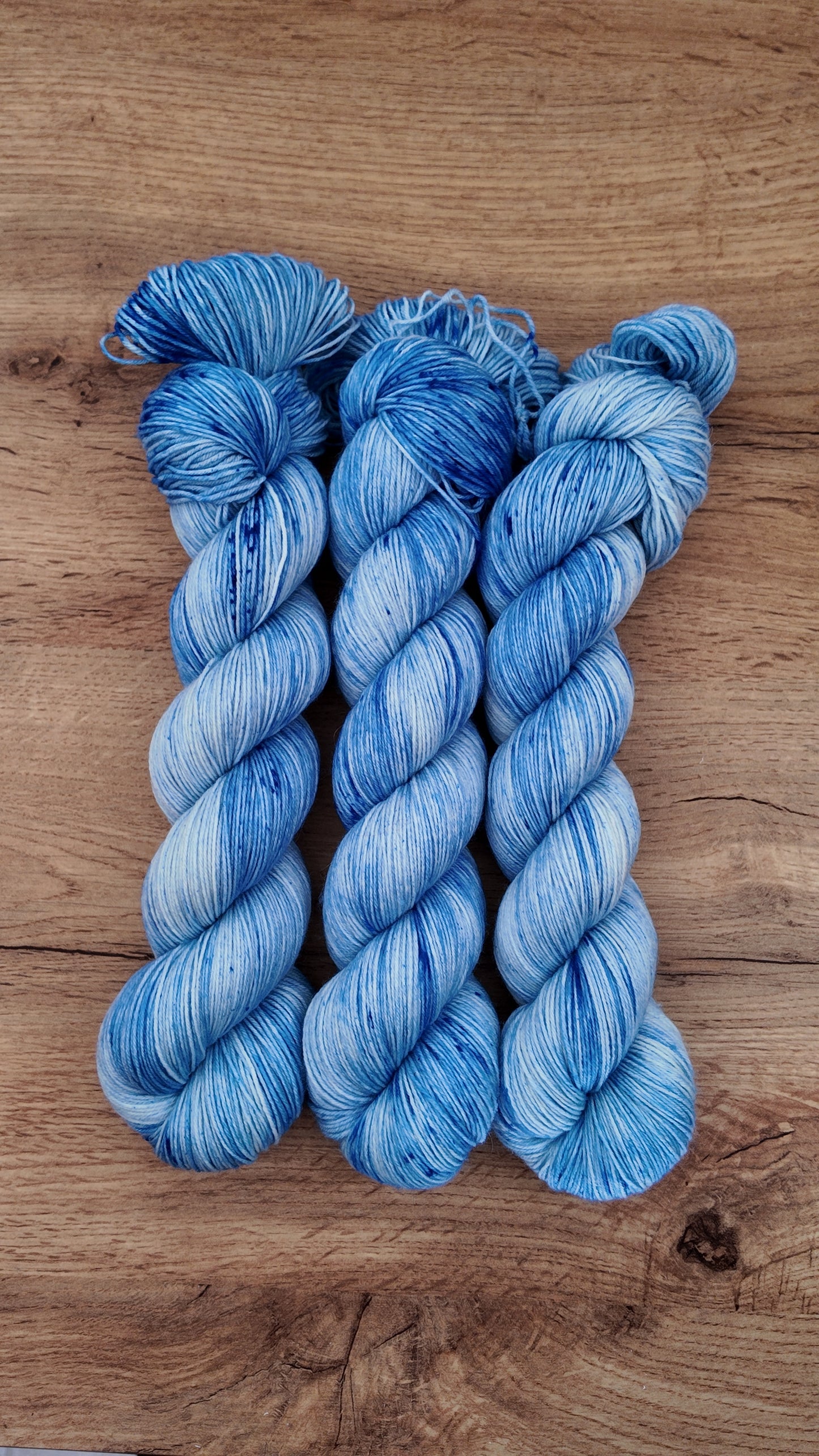 Écheveaux de laine teints à la main • Frozen