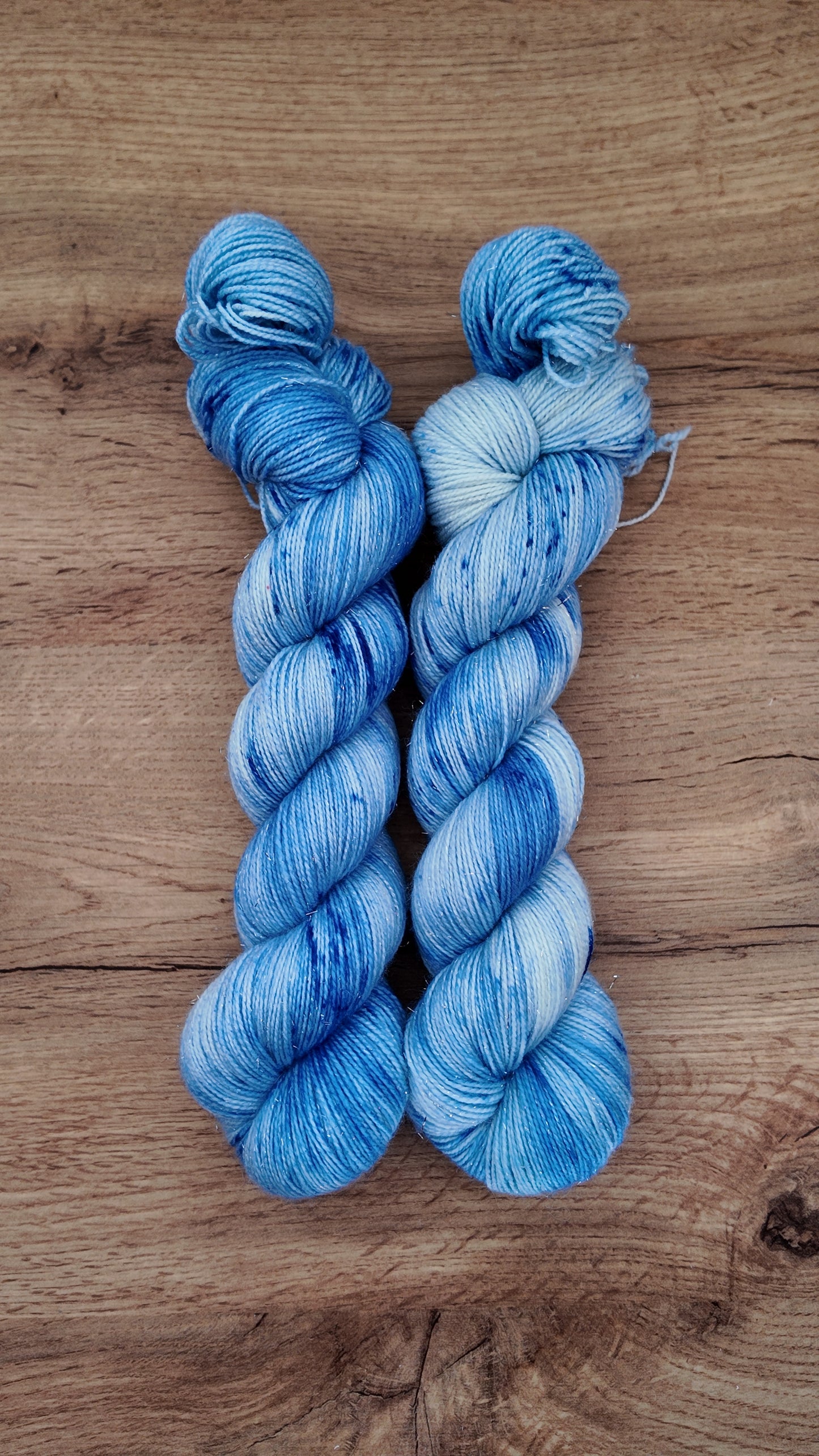 Écheveaux de laine teints à la main • Frozen