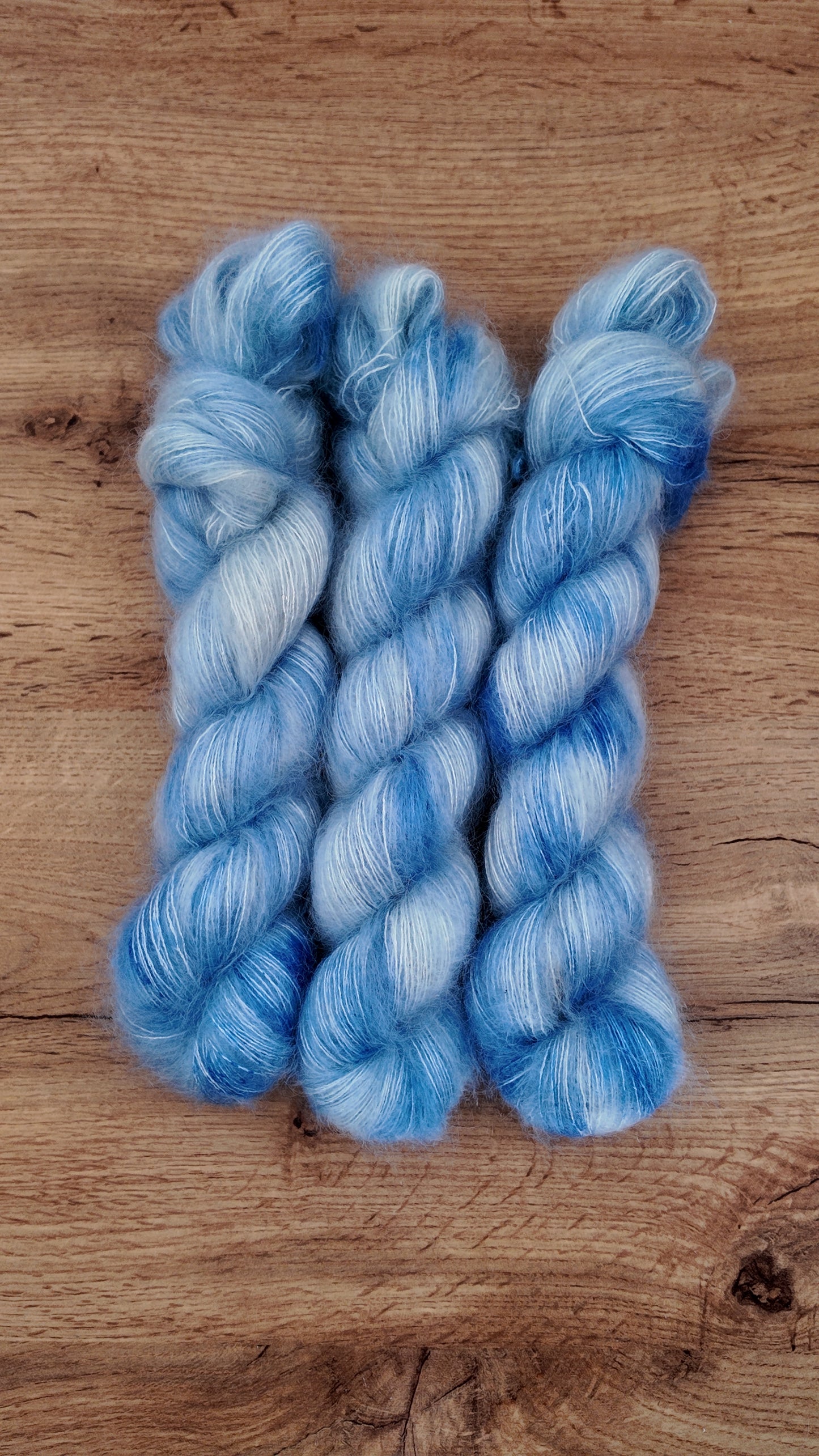 Écheveaux de laine teints à la main • Frozen