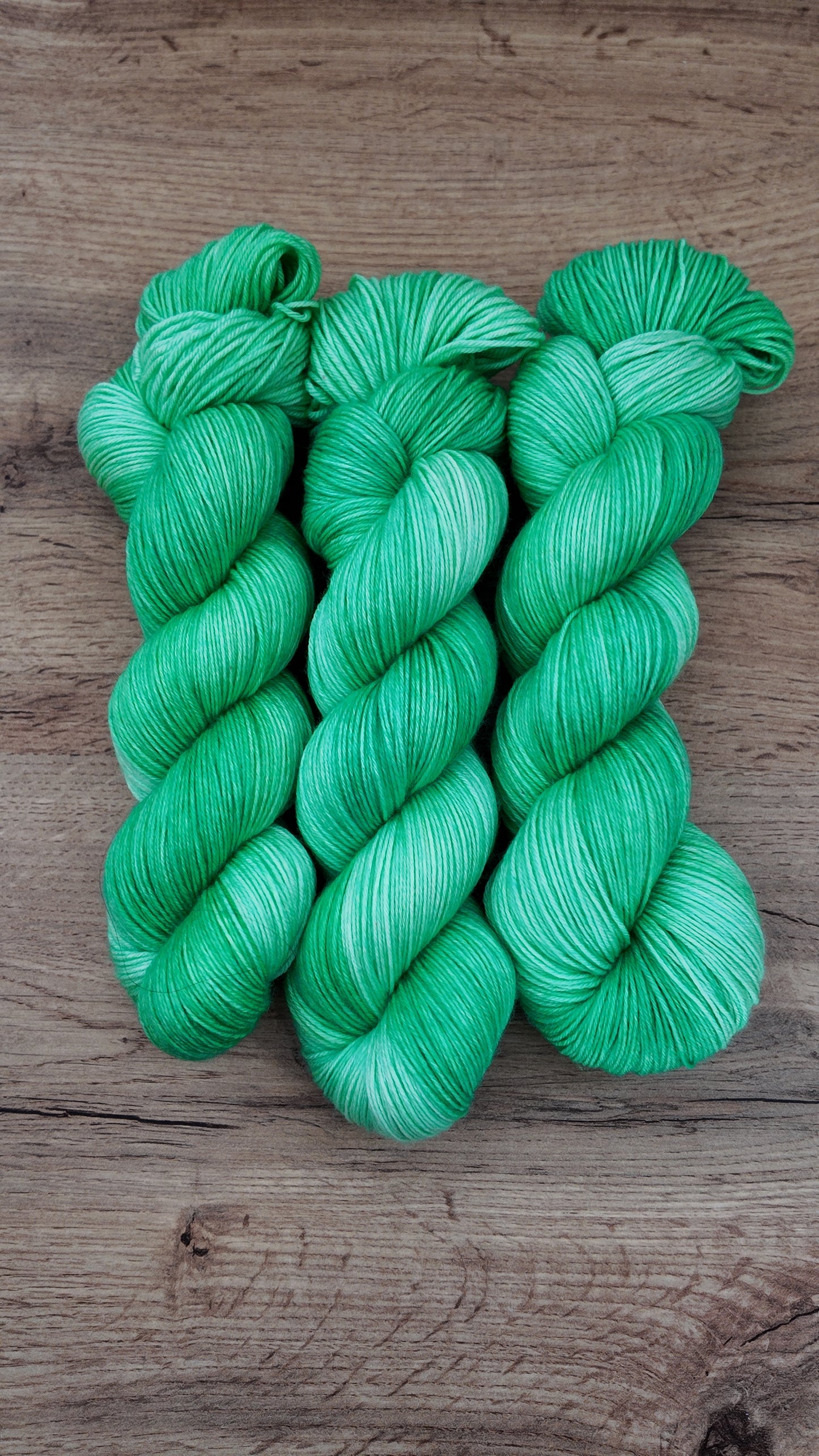 Écheveaux de laine teints à la main • Polynectar