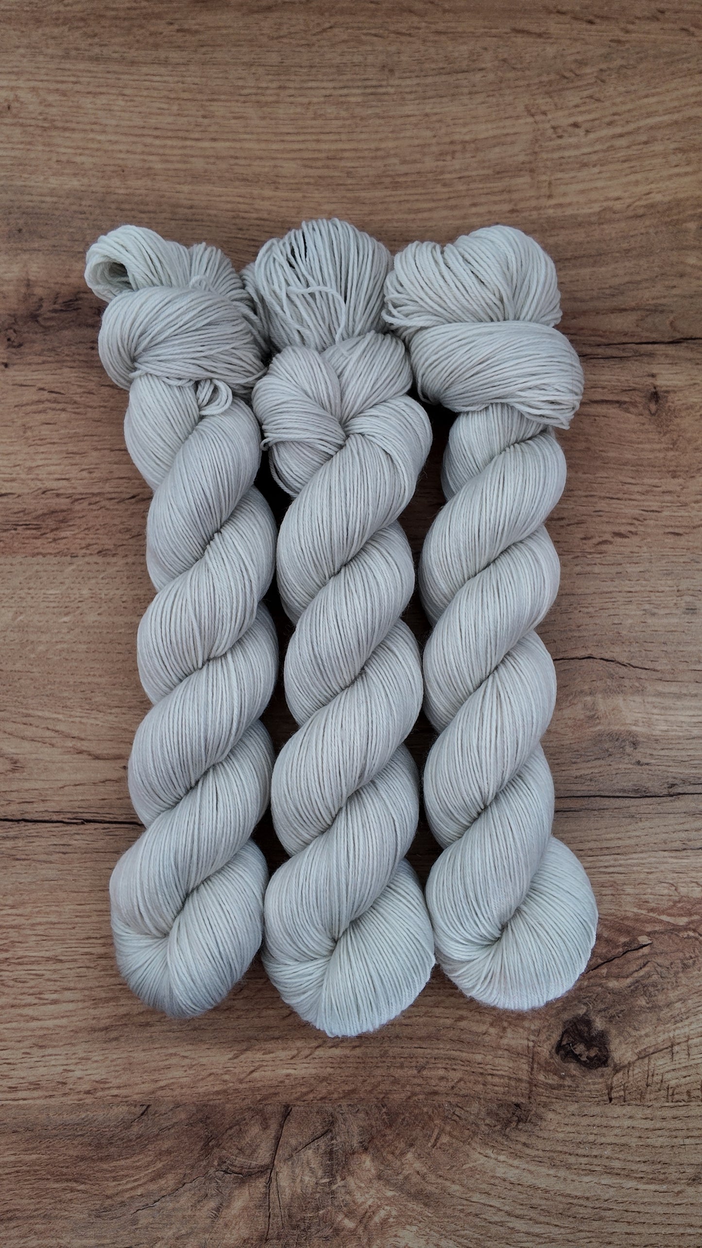 Écheveaux de laine teints à la main • Crin de licorne