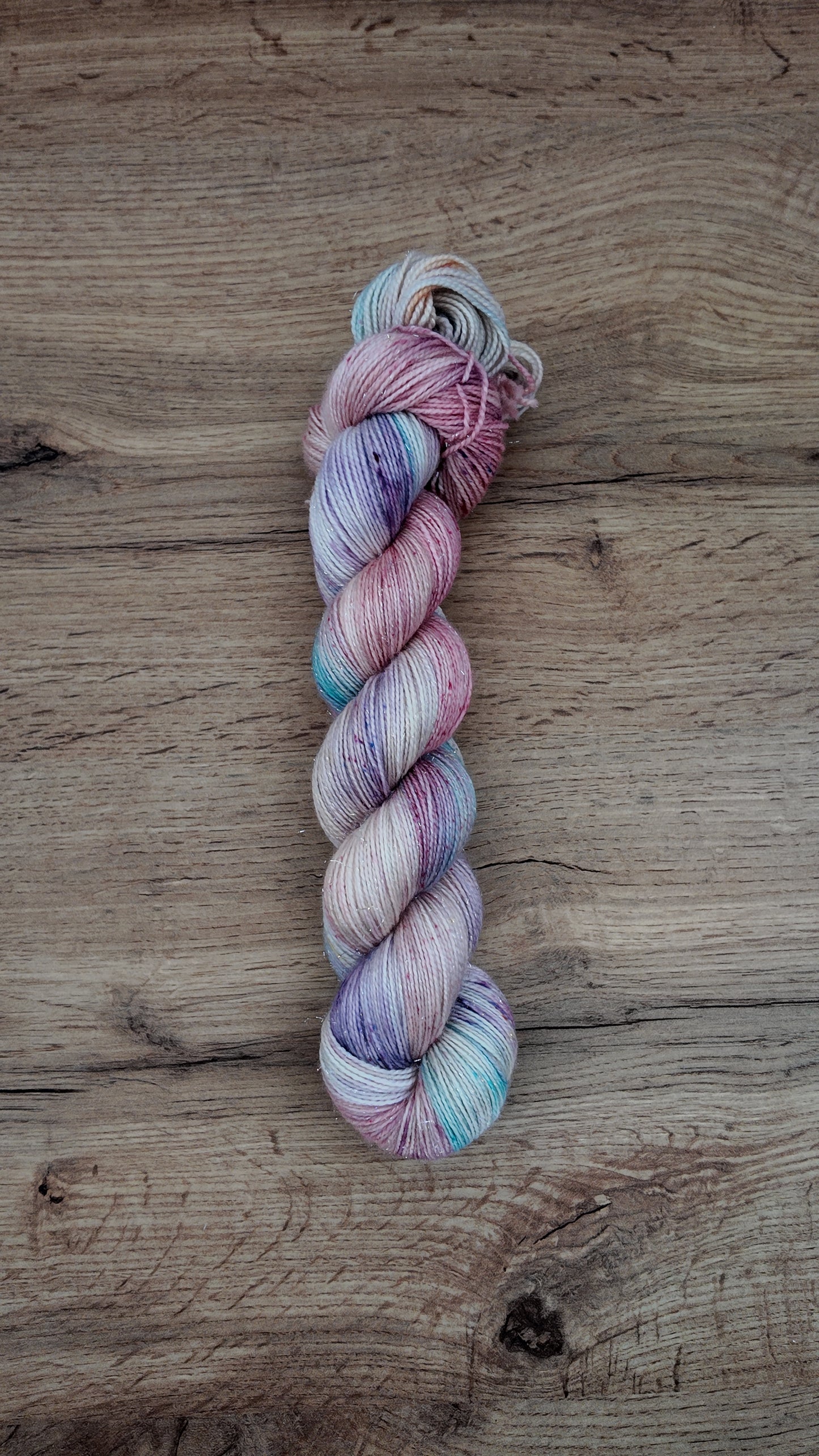 Écheveaux de laine teints à la main • Le Chicaneur