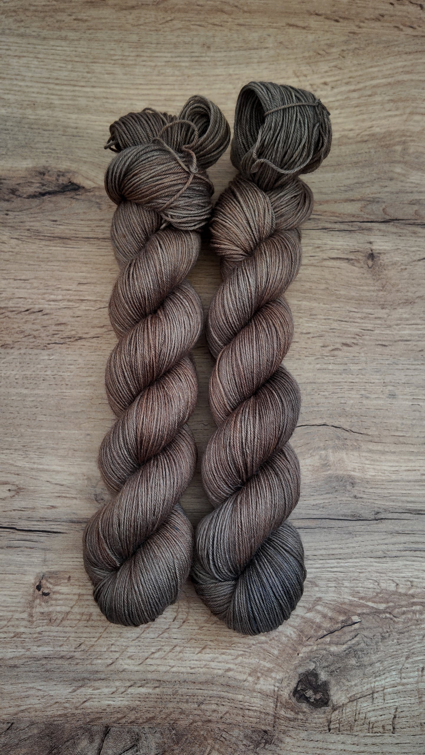 Écheveaux de laine teints à la main • Rendez-vous chez Hagrid