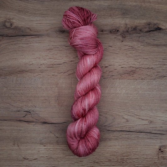 Echeveaux de laine teints à la main • Edition unique