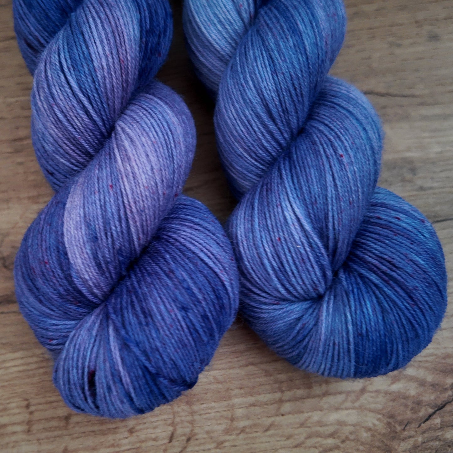 Echeveaux de laine teints à la main • Edition unique