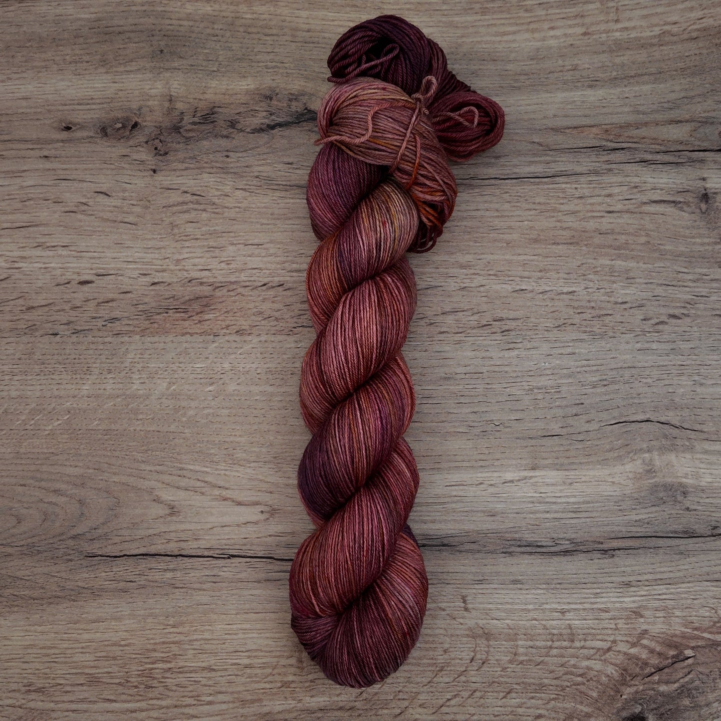 Echeveaux de laine teints à la main • Edition unique