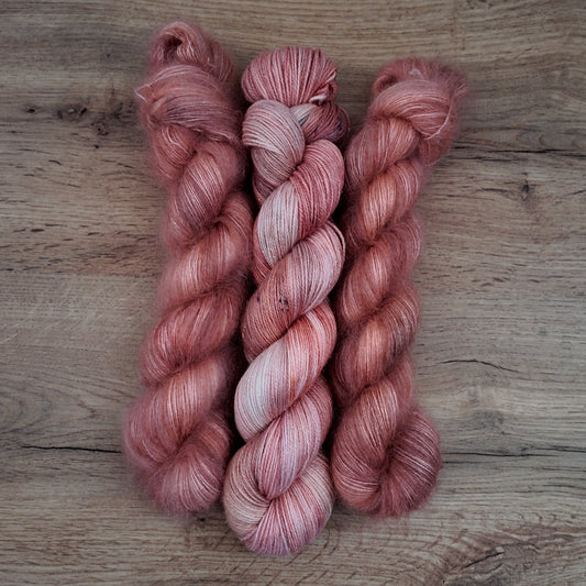 Echeveaux de laine teints à la main • Edition unique