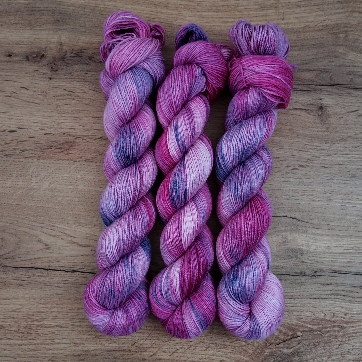 Echeveaux de laine teints à la main • Edition unique