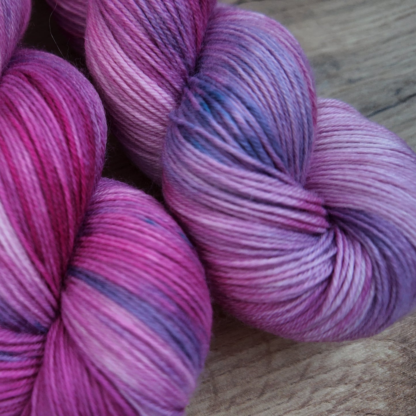 Echeveaux de laine teints à la main • Edition unique