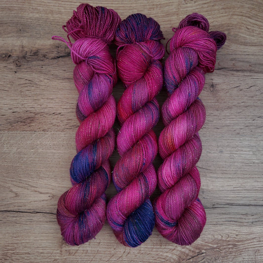 Echeveaux de laine teints à la main • Edition unique