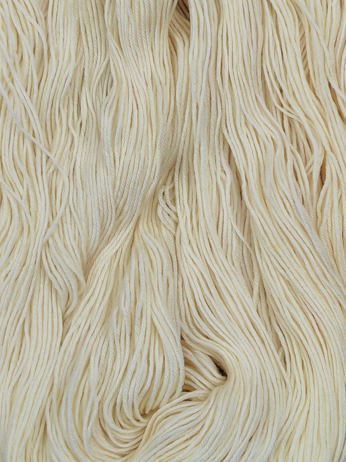 Écheveaux en précommande • Lumos