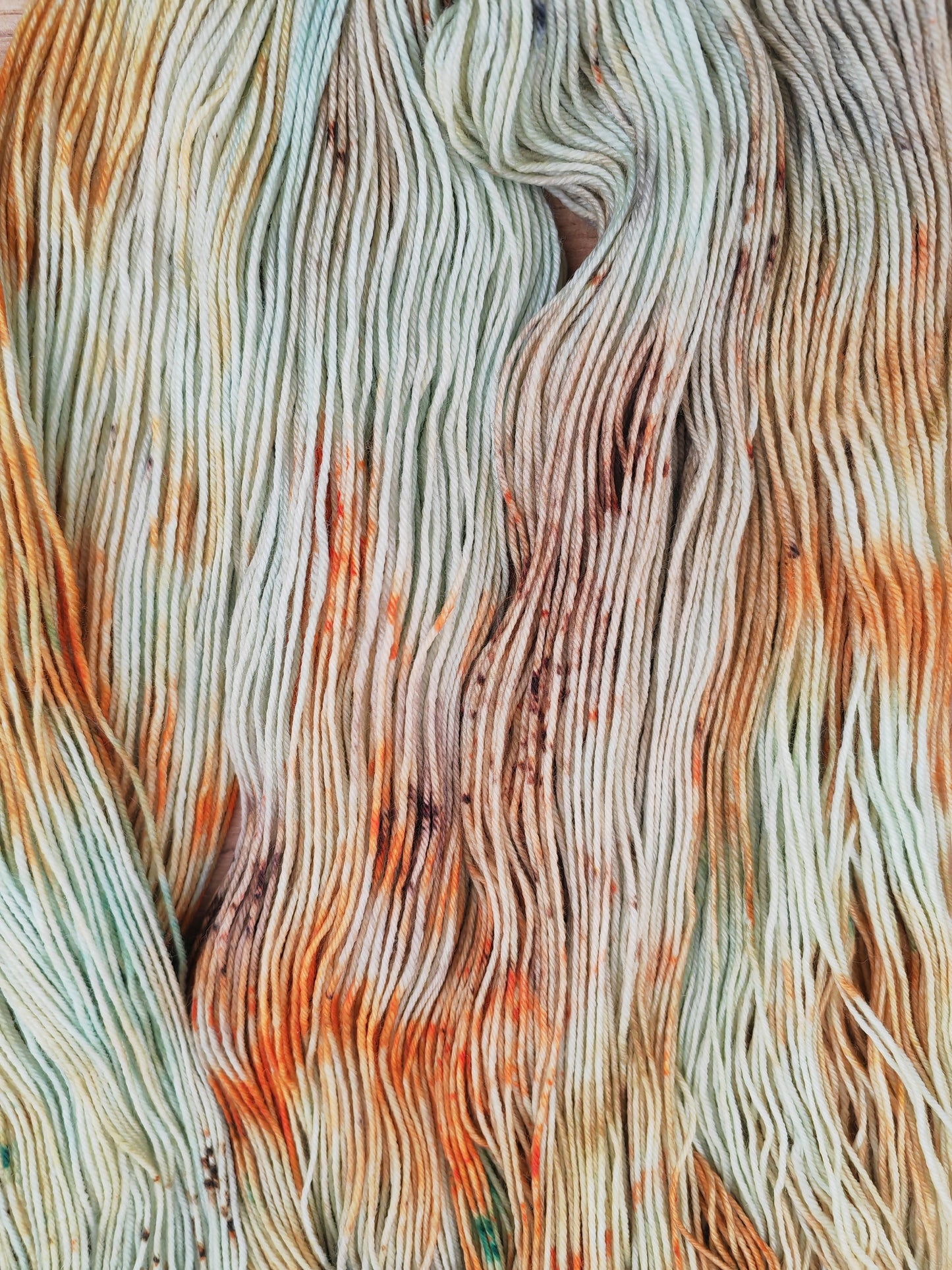 Écheveaux de laine teints à la main • Esprit de la Nature