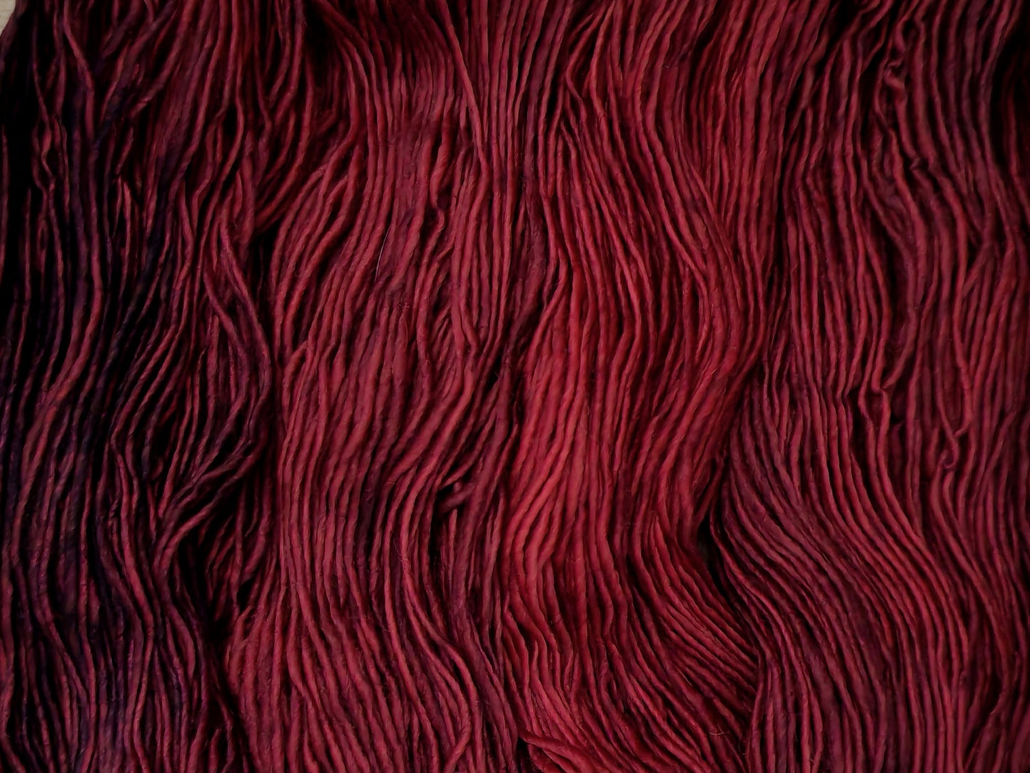 Écheveaux de laine teints à la main • Poison