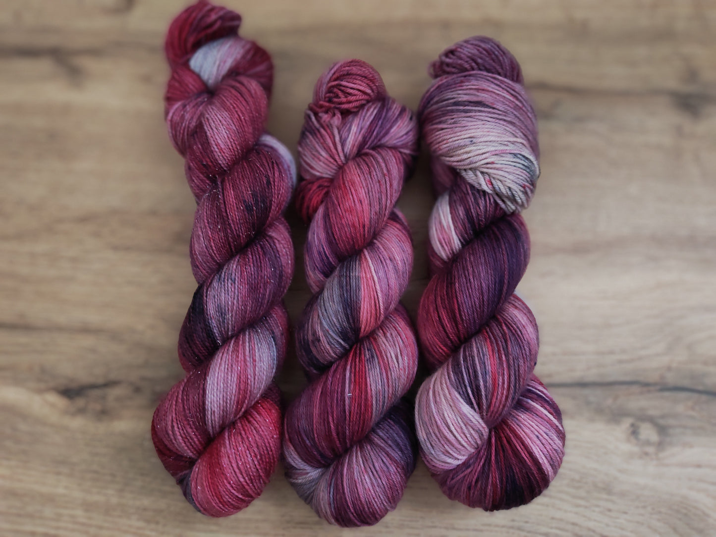 Écheveaux de laine teints à la main • Season of the Witch