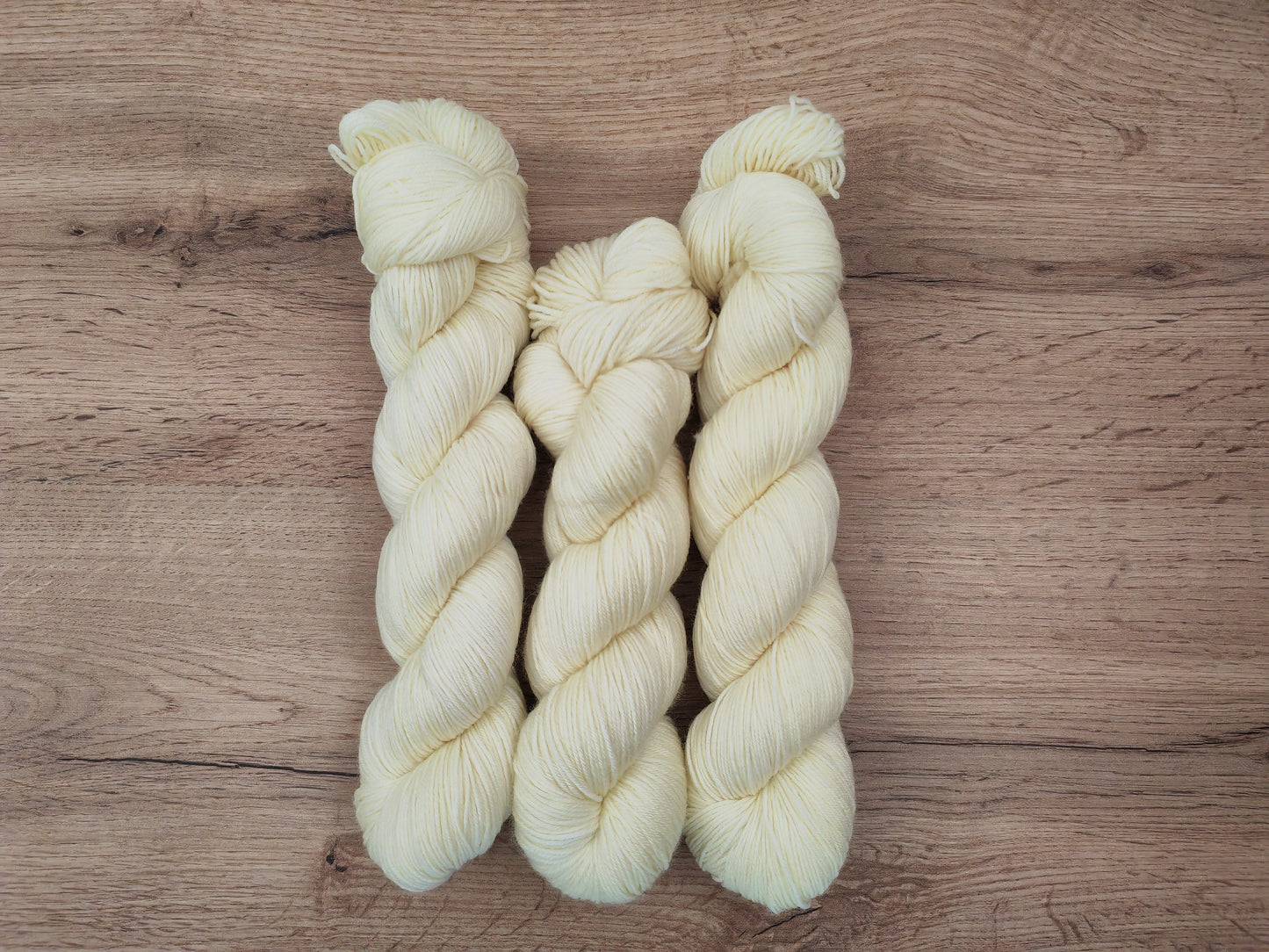 Écheveaux en précommande • Lumos